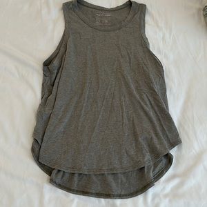 Melrose and market medium tank